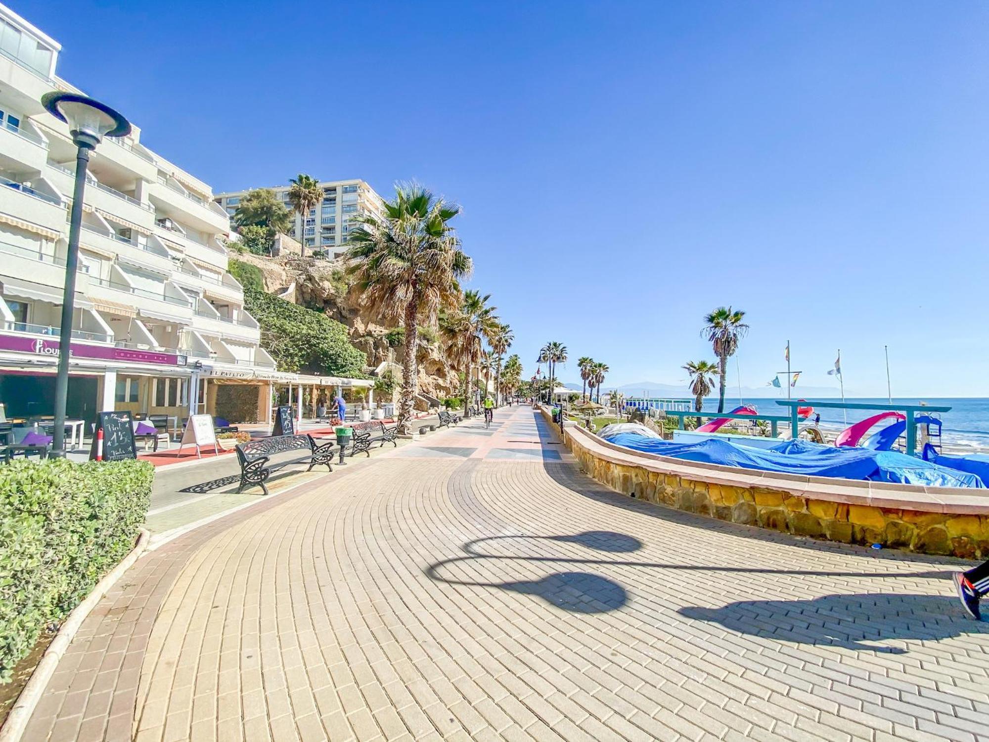 Roca Chica - Parking - Frente Playa - Terraza - Wifi - Bajondillo Y Carihuela Daire Torremolinos Dış mekan fotoğraf