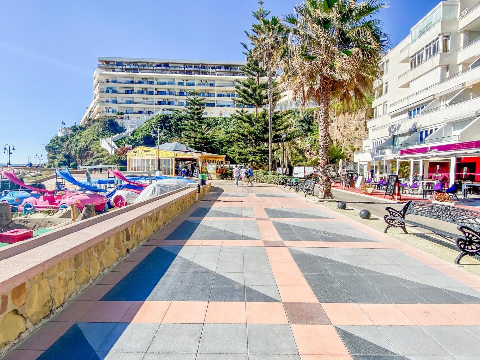 Roca Chica - Parking - Frente Playa - Terraza - Wifi - Bajondillo Y Carihuela Daire Torremolinos Dış mekan fotoğraf