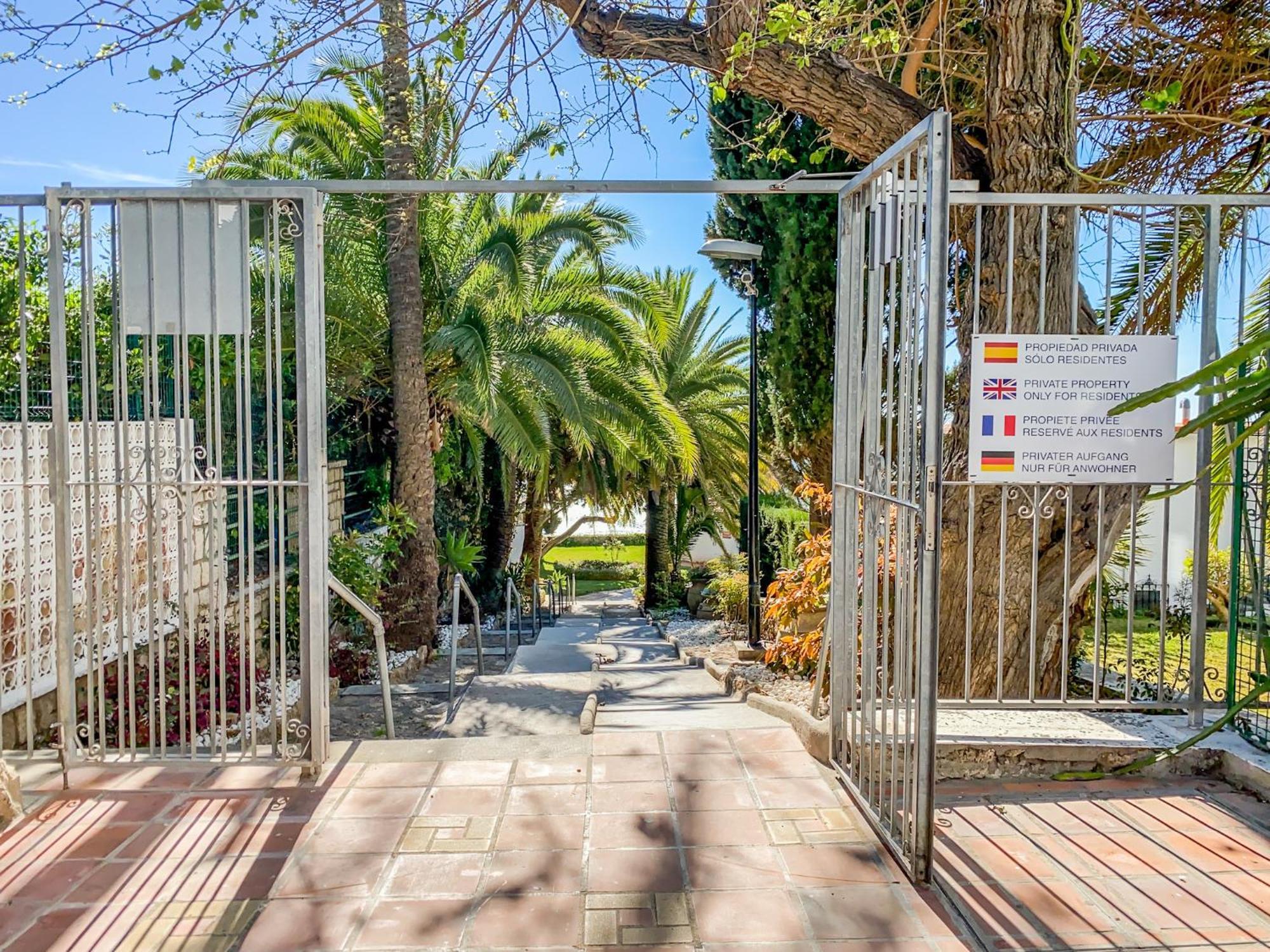 Roca Chica - Parking - Frente Playa - Terraza - Wifi - Bajondillo Y Carihuela Daire Torremolinos Dış mekan fotoğraf
