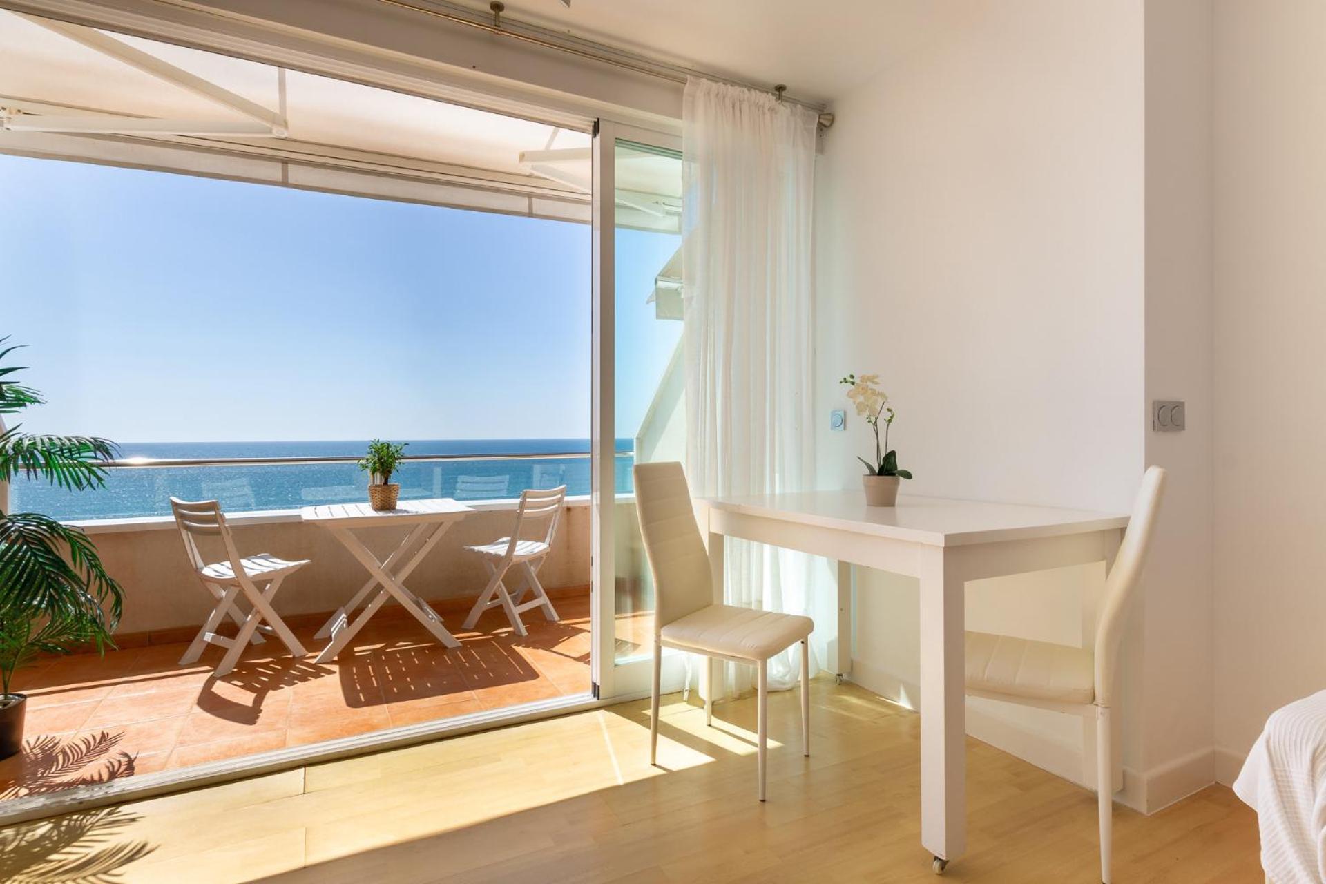 Roca Chica - Parking - Frente Playa - Terraza - Wifi - Bajondillo Y Carihuela Daire Torremolinos Dış mekan fotoğraf